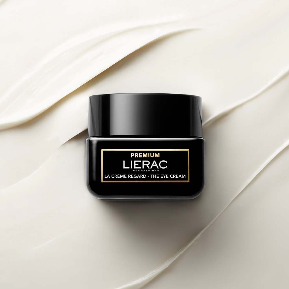 Vasetto nero con etichetta dorata: LIERAC PREMIUM crema contorno occhi, su sfondo bianco.