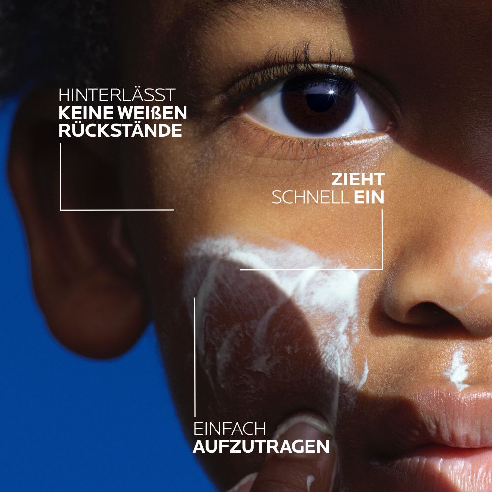 Bambino con crema solare sul viso. Testo: Non lascia residui bianchi, si assorbe rapidamente, facile da applicare.