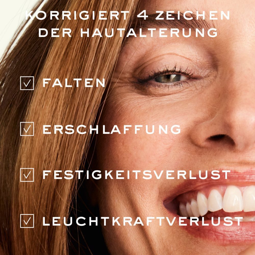 Primo piano di un viso sorridente. Testo: Corregge 4 segni dell'invecchiamento cutaneo: rughe, rilassamento, perdita di compattezza, perdita di luminosità.