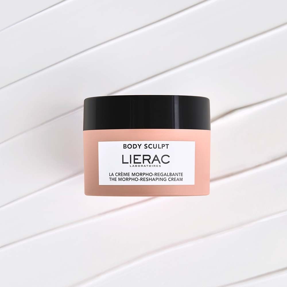Vaso rosa con coperchio nero. Scritta: BODY SCULPT, LIERAC, LA CRÈME MORPHO-REGALBANTE, THE MORPHO-RESHAPING CREAM.