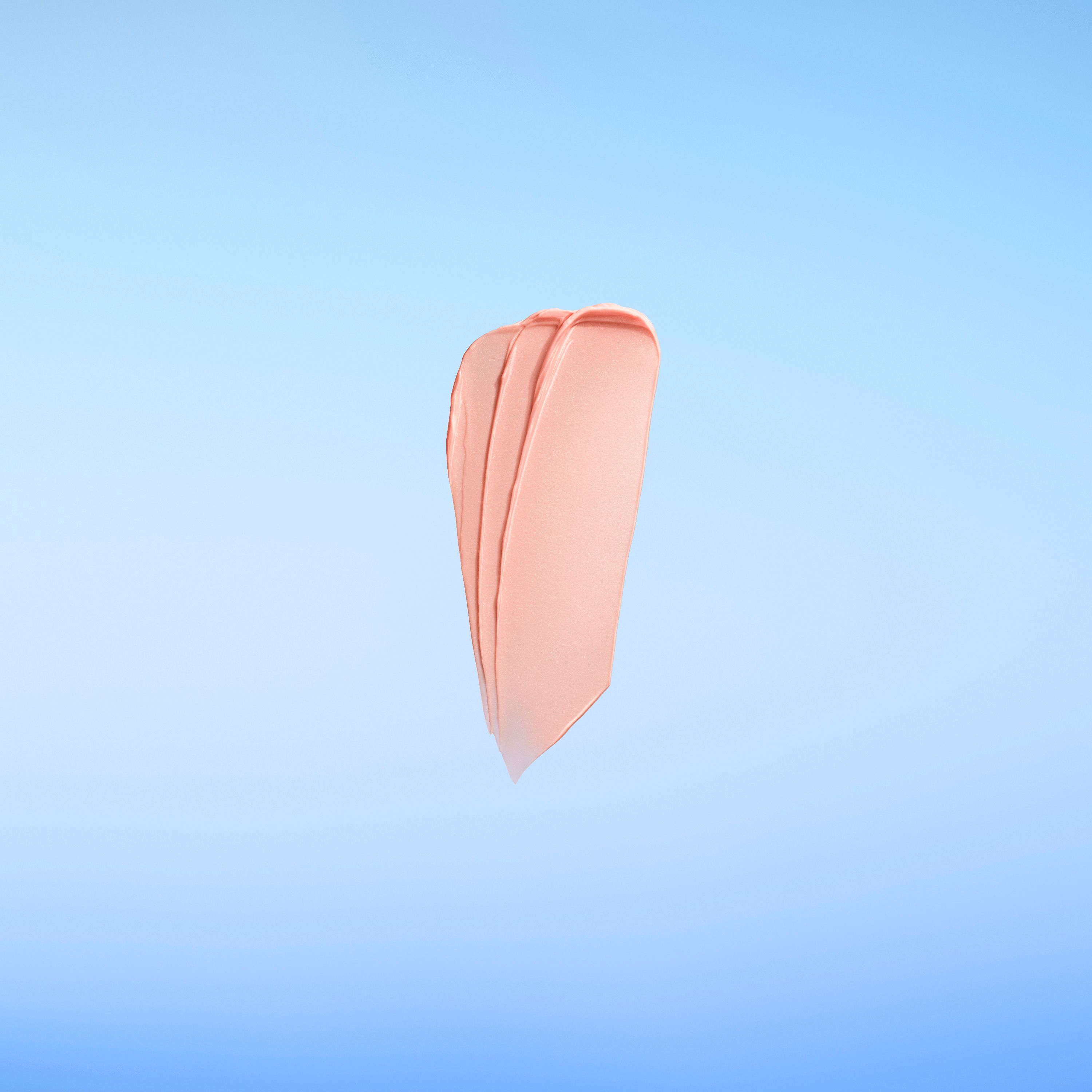 Ciocca di crema rosa su sfondo blu.