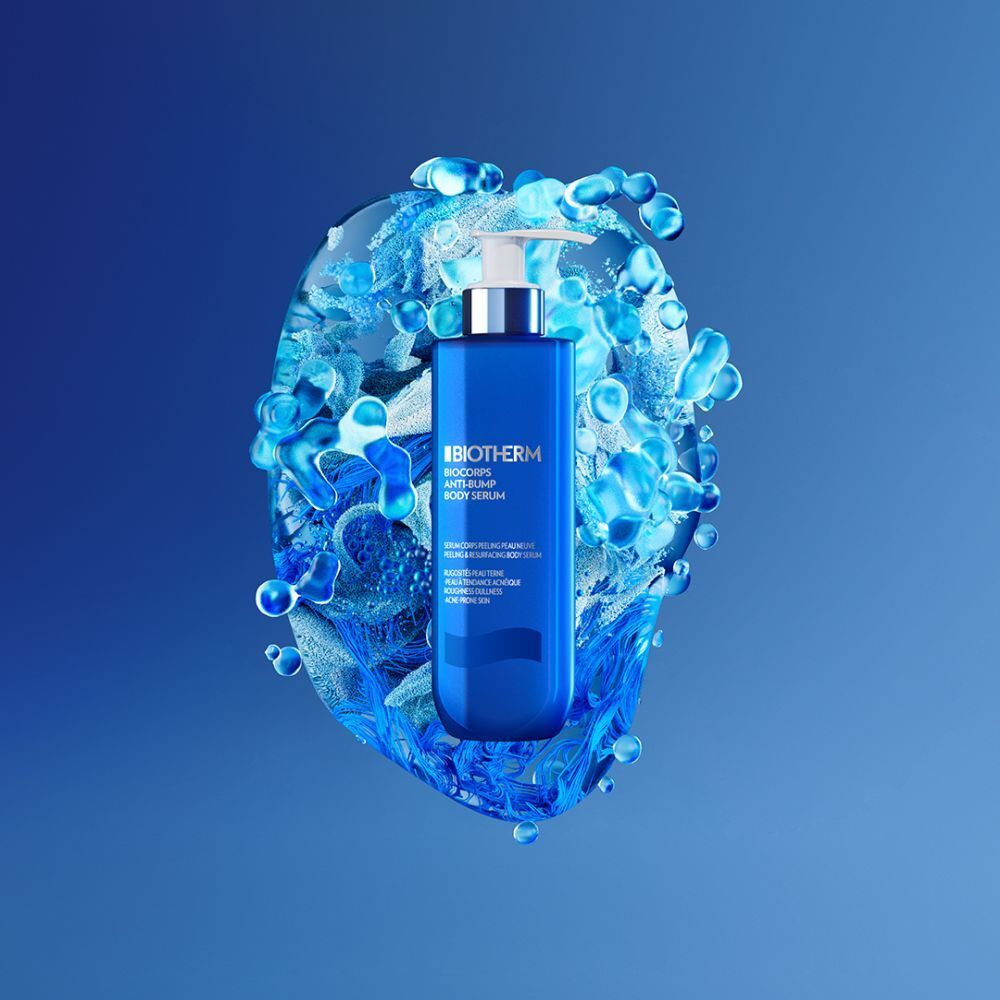 Siero corpo Biotherm Biocorps blu, circondato da elementi acquatici blu.