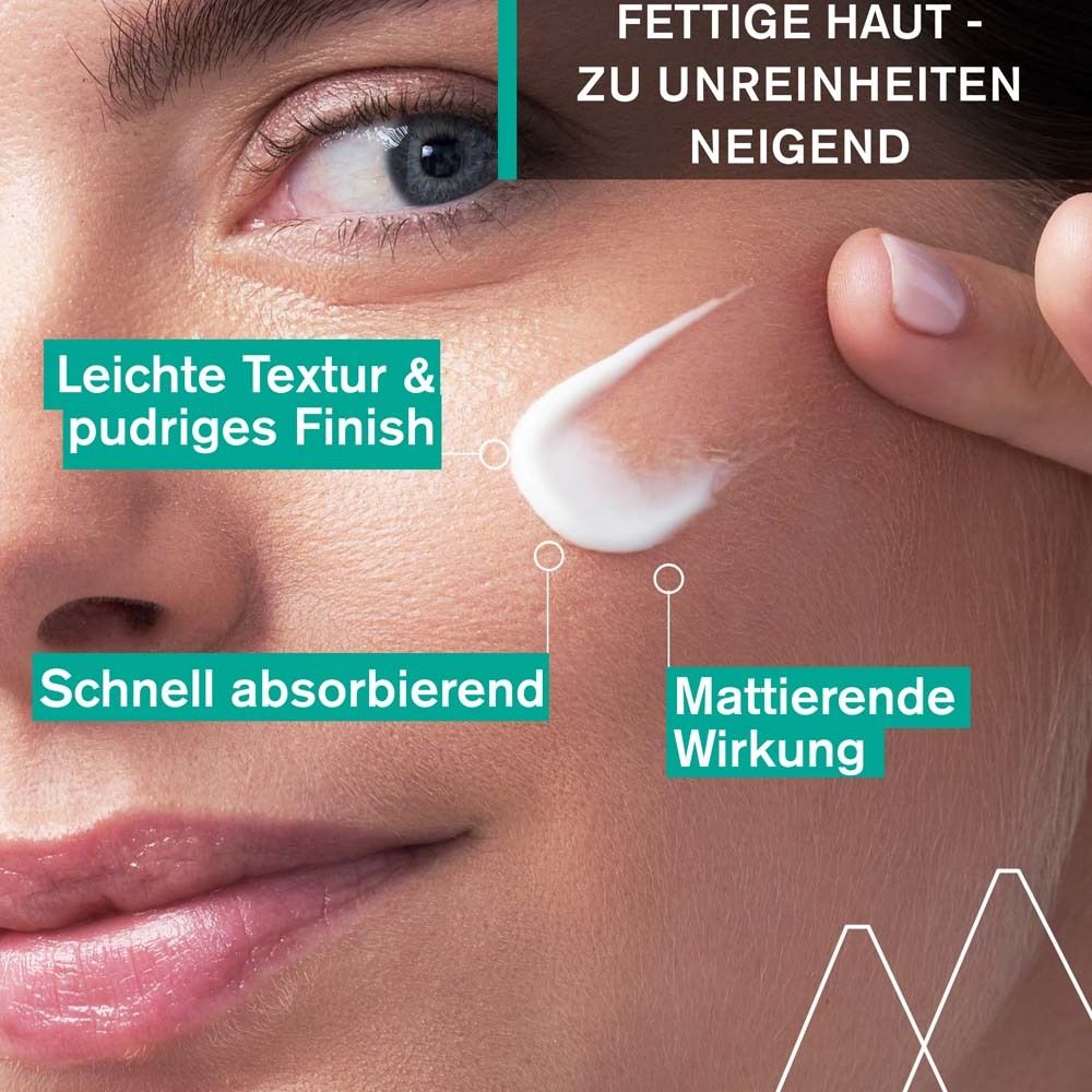 Primo piano del viso. Crema applicata. Testo: Texture leggera, assorbimento rapido, effetto opacizzante.