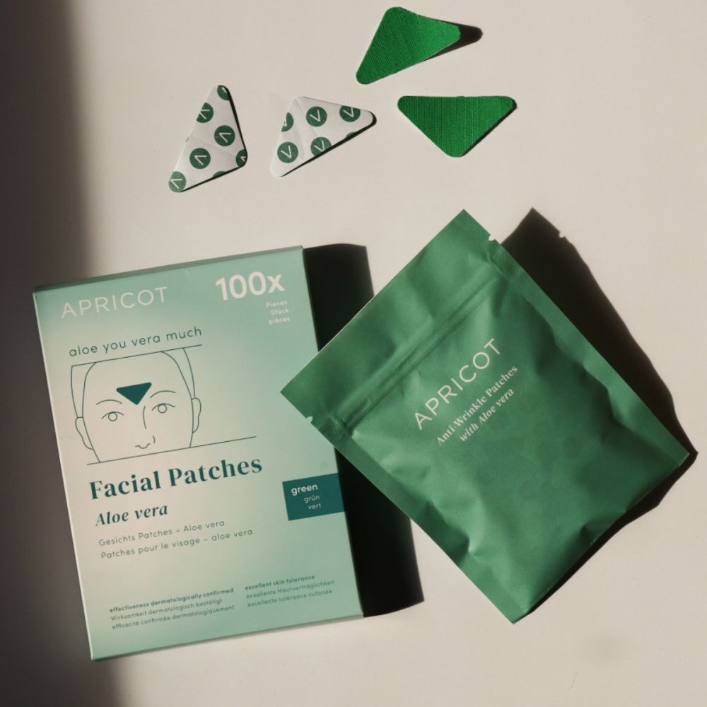 Patch Viso APRICOT con Aloe Vera: confezione, bustina e tre patch verdi.