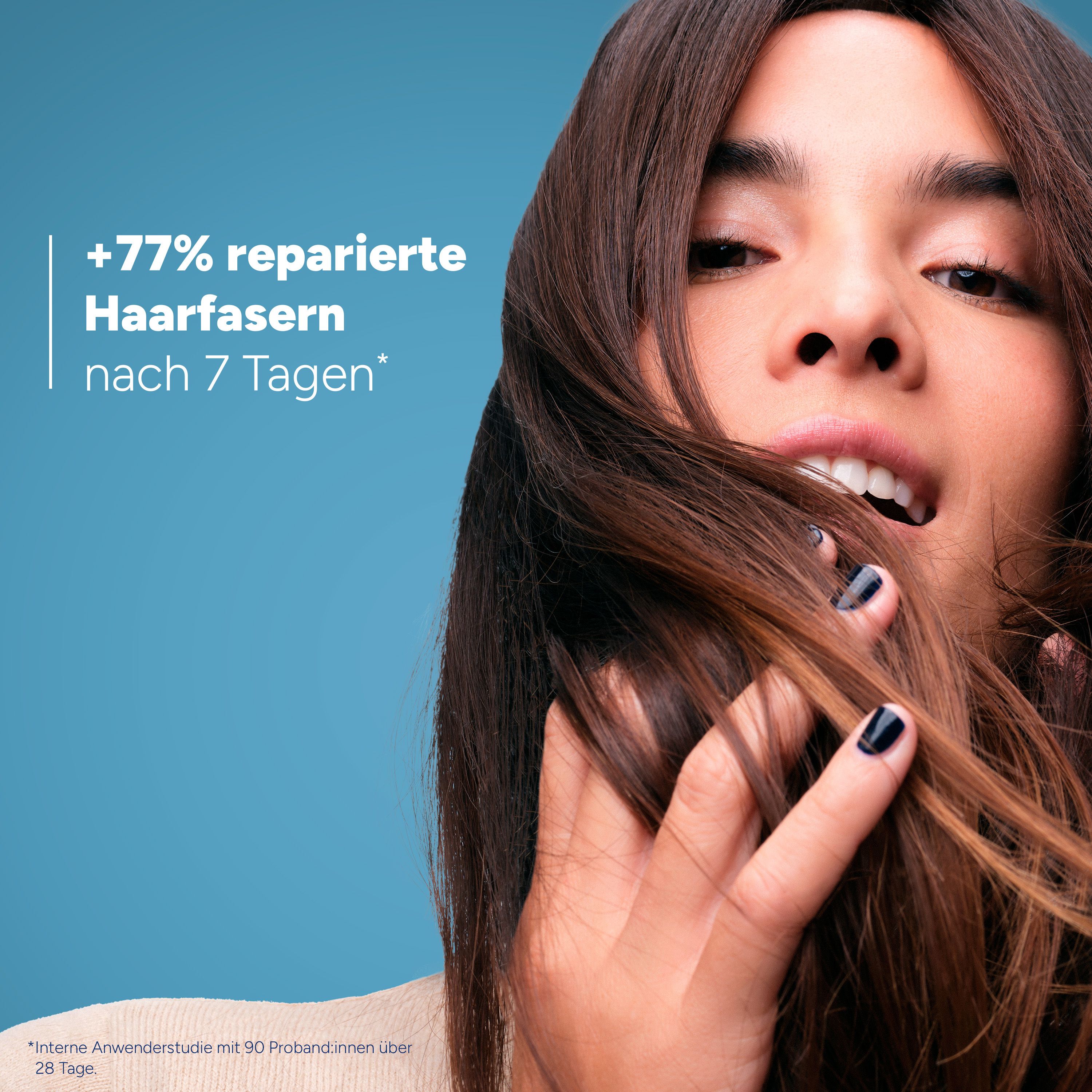 Donna con capelli. Testo: +77% di fibre capillari riparate dopo 7 giorni.