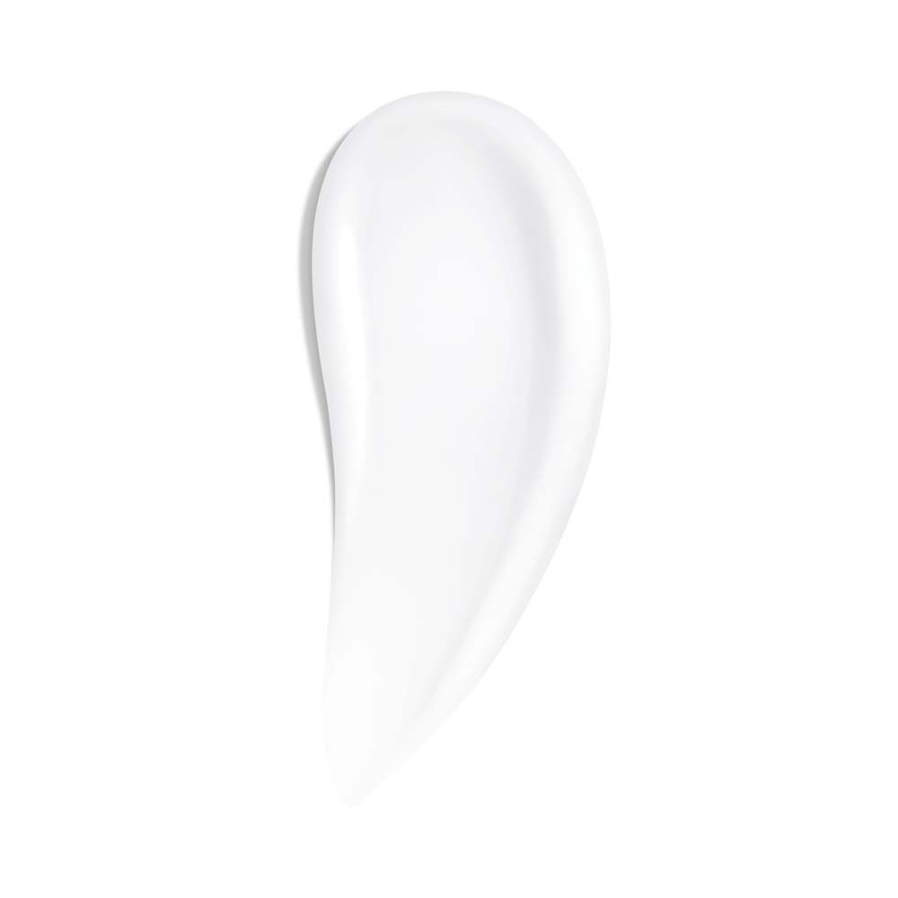 Macchia bianca di crema su sfondo bianco. A forma di goccia.