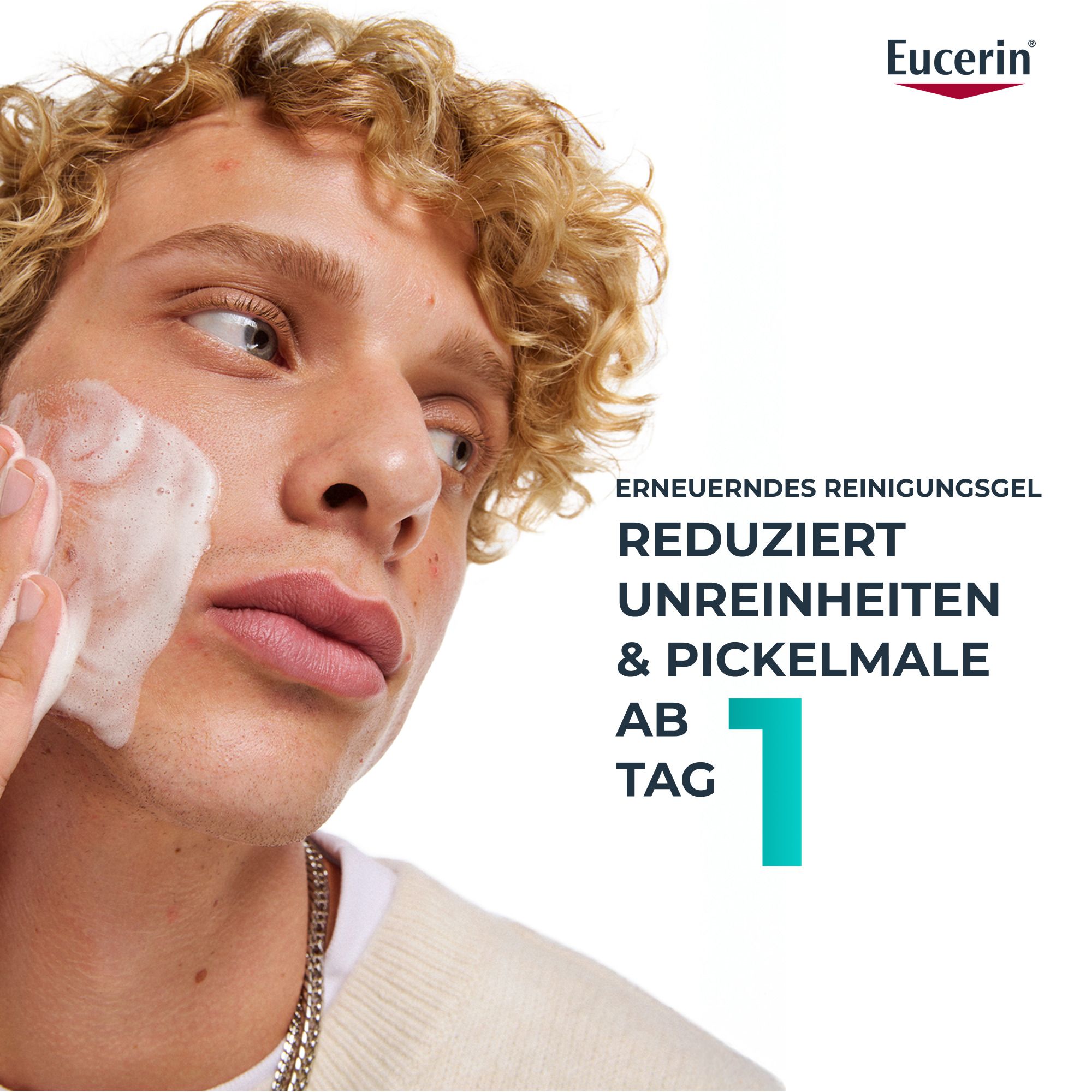 Uomo con schiuma sul viso che usa il Gel Detergente Rinnovatore Eucerin Dermopure Clinical. Riduce le imperfezioni dal Giorno 1.