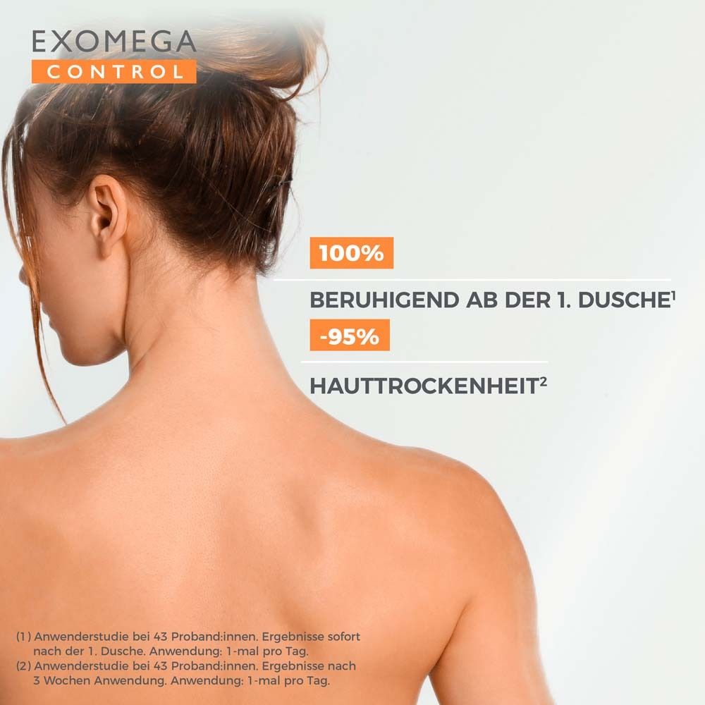 Vista posteriore di una donna con la scritta EXOMEGA CONTROL. 100% lenitivo dalla 1a doccia, -95% secchezza cutanea.