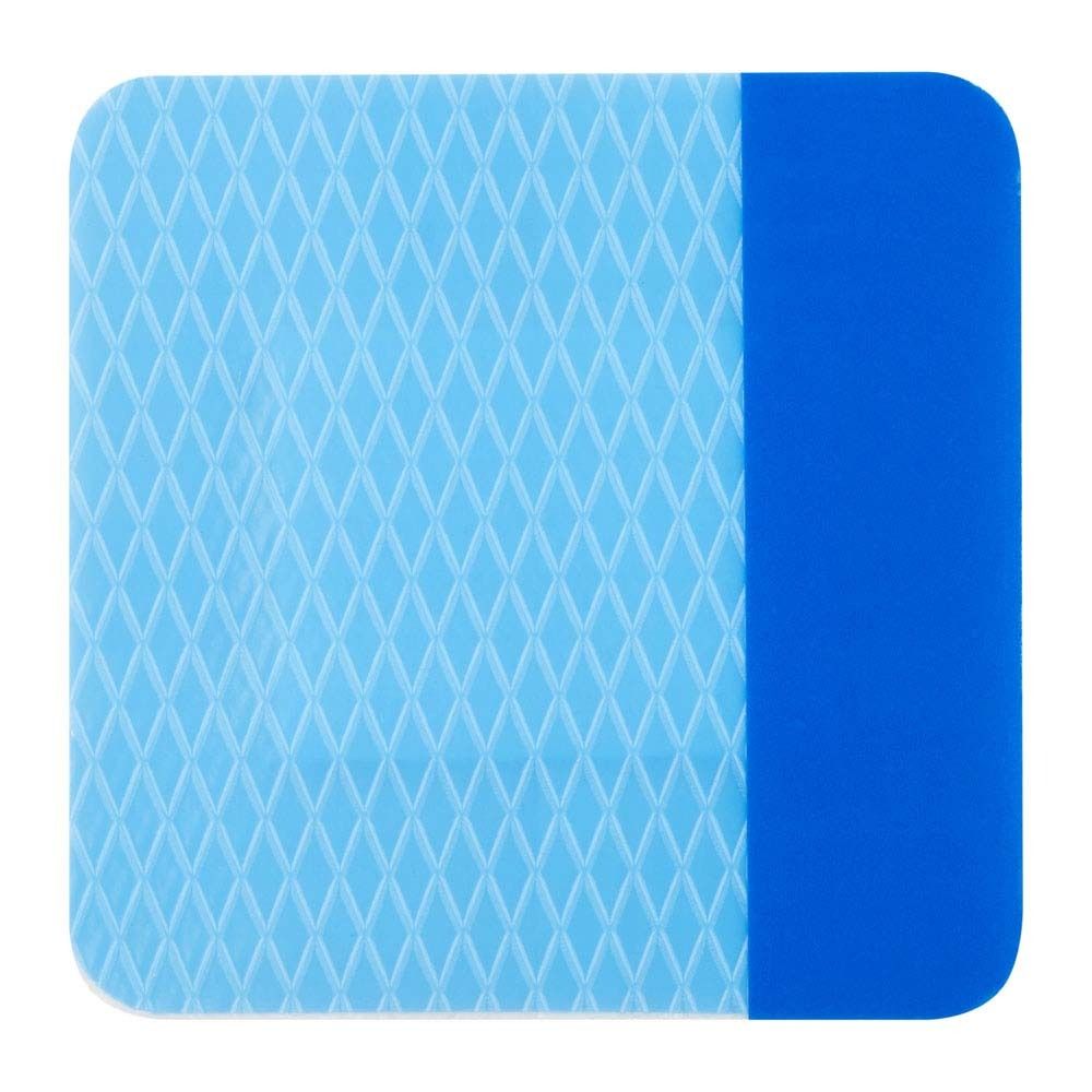 Cerotto quadrato con motivo a rombi blu e striscia adesiva blu.