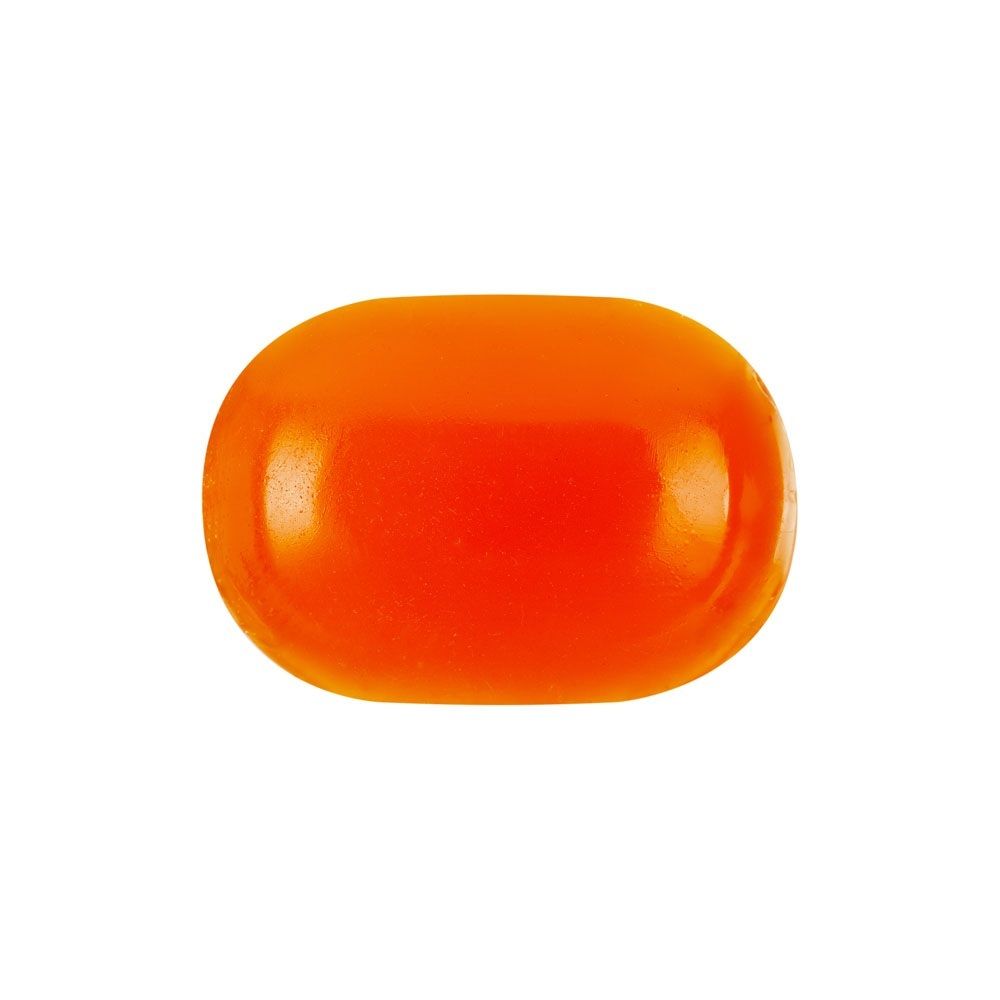 Capsula arancione singola su sfondo bianco.
