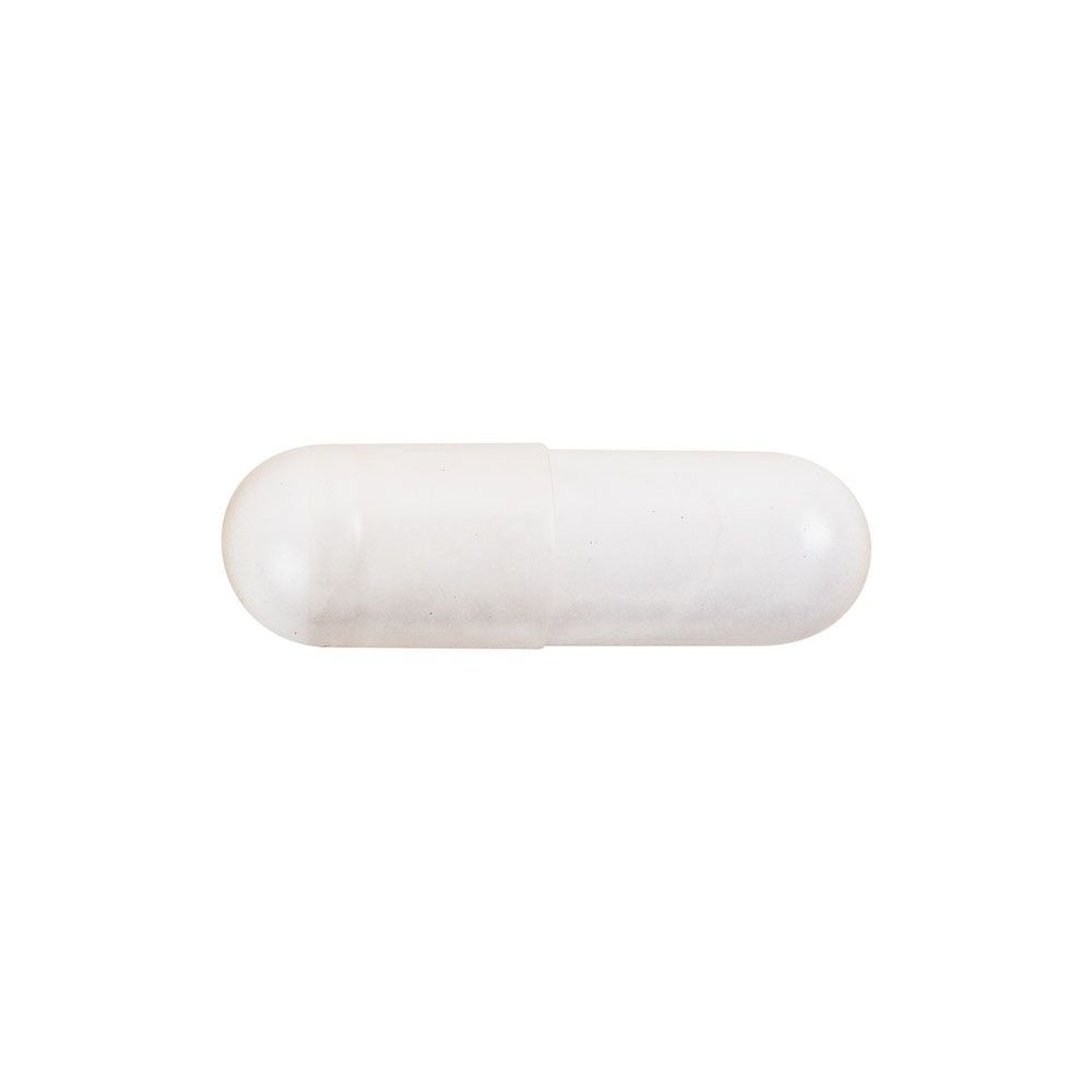 Capsula bianca singola su sfondo bianco.