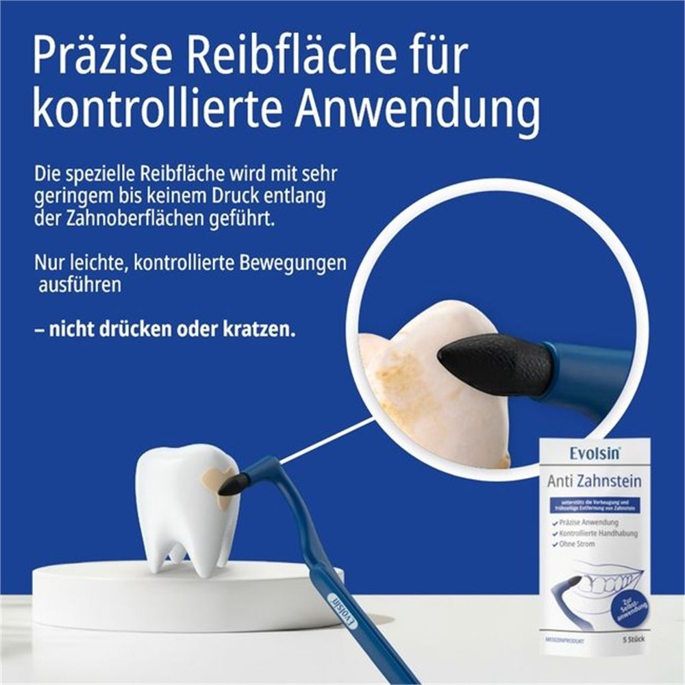 Dispositivo per la pulizia dei denti con punta di precisione per un'applicazione controllata sui denti. Mostra l'applicazione su un modello dentale.