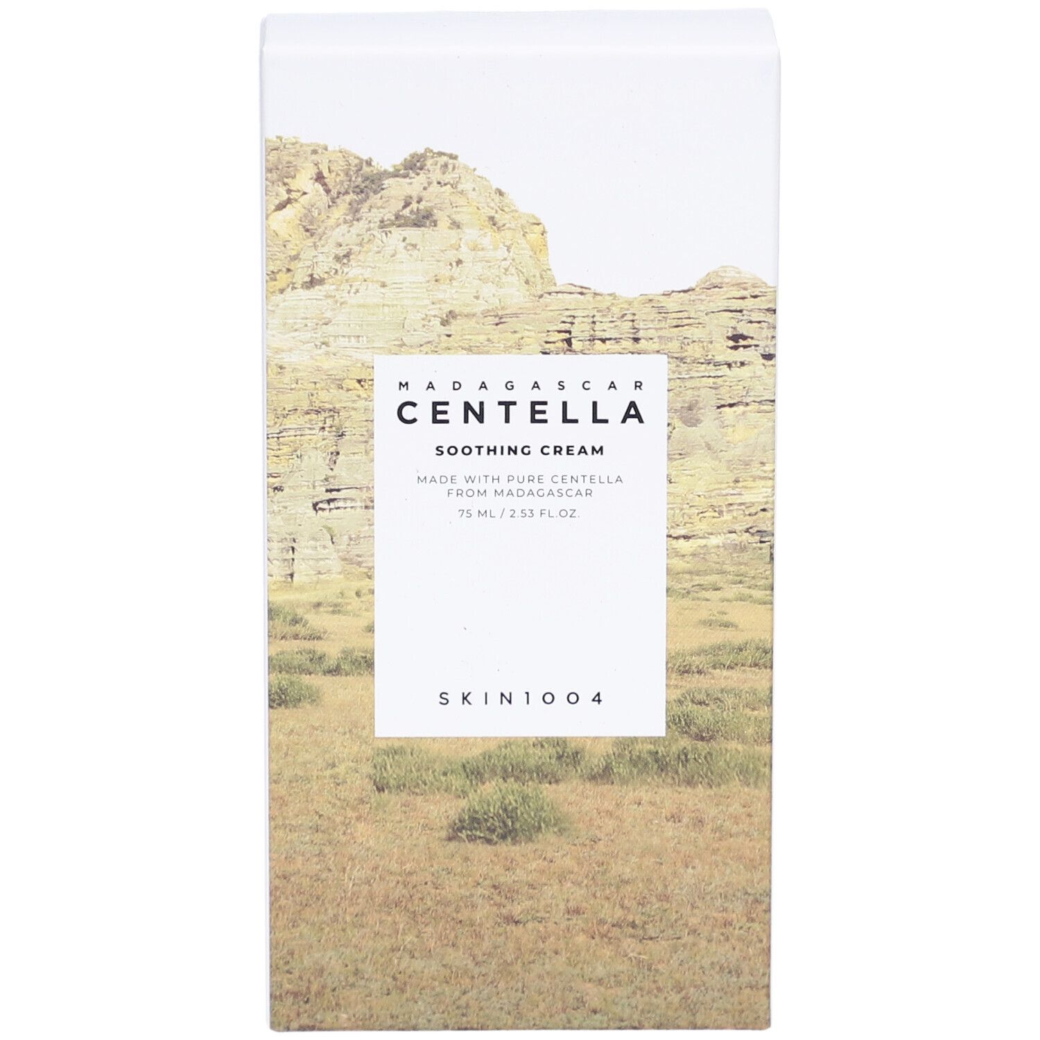 Confezione bianca con nome del prodotto e paesaggio. Testo: Madagascar Centella Soothing Cream, SKIN1004.