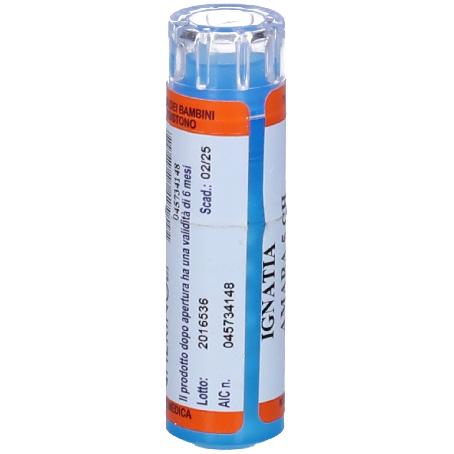 Flacone blu e bianco con etichetta. Scritta IGNATIA AMARA. Numero di lotto e scadenza. Tappo trasparente. Etichette arancioni e blu.