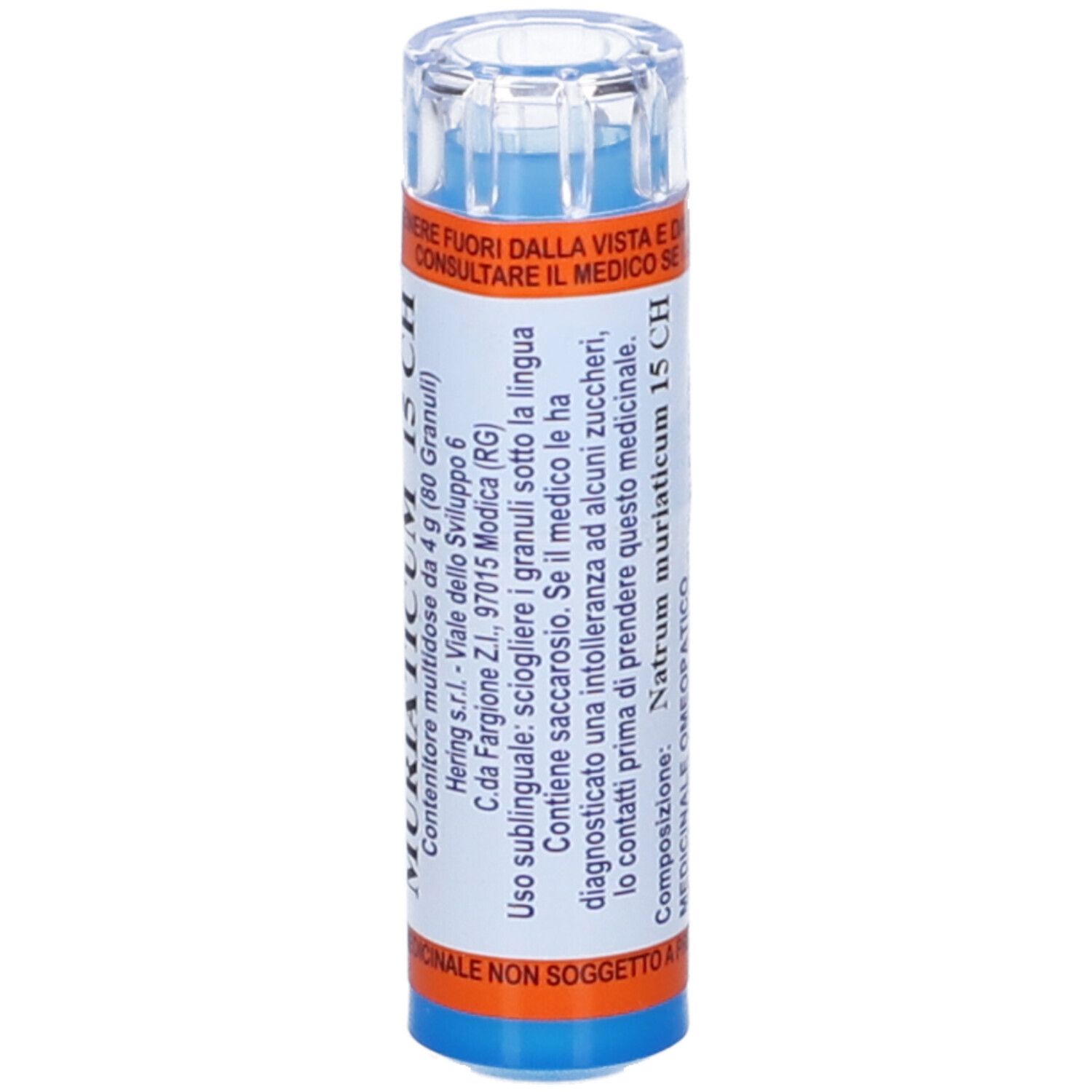 Flacone blu cilindrico con tappo trasparente. Scritta: NATRUM MURIATICUM 15 CH. Etichette con testo.