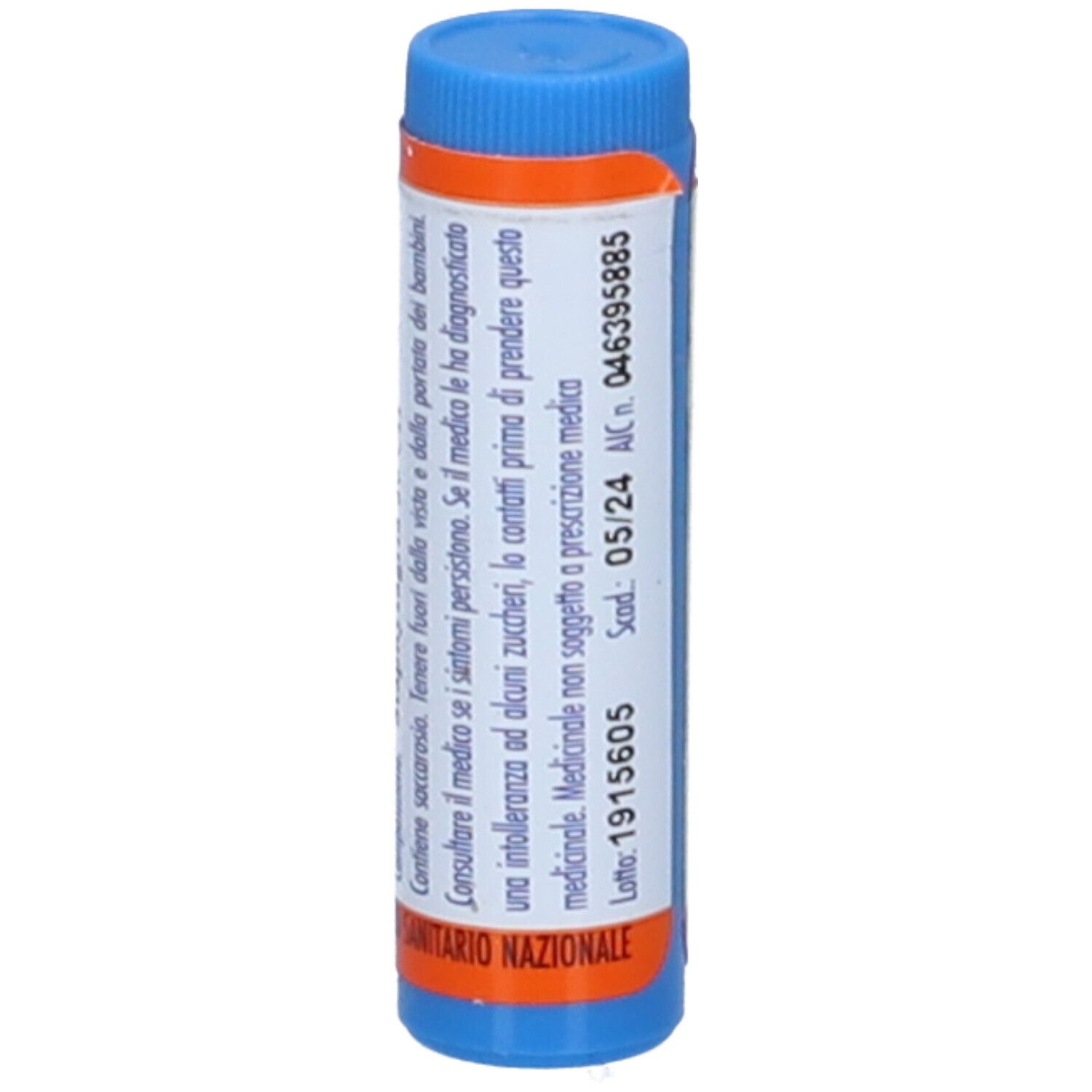 Contenitore cilindrico blu e arancione. Etichetta con testo e data di scadenza. Contenuto: Granuli.