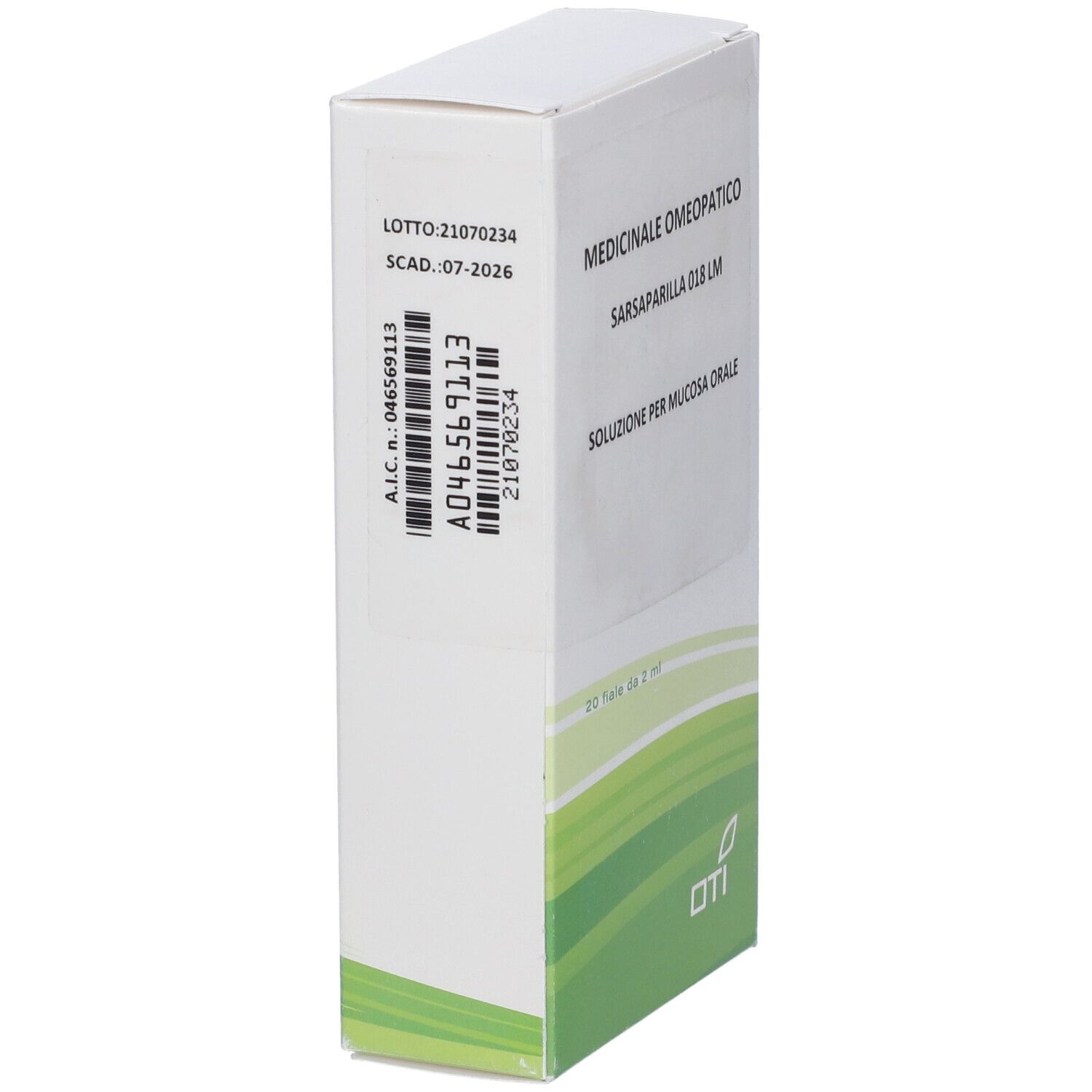 Scatola bianca con dettagli verdi. Logo OTI in basso. Testo: Medicinale Omeopatico, Sarsaparilla 018 LM, Soluzione per mucosa orale. Codice a barre.