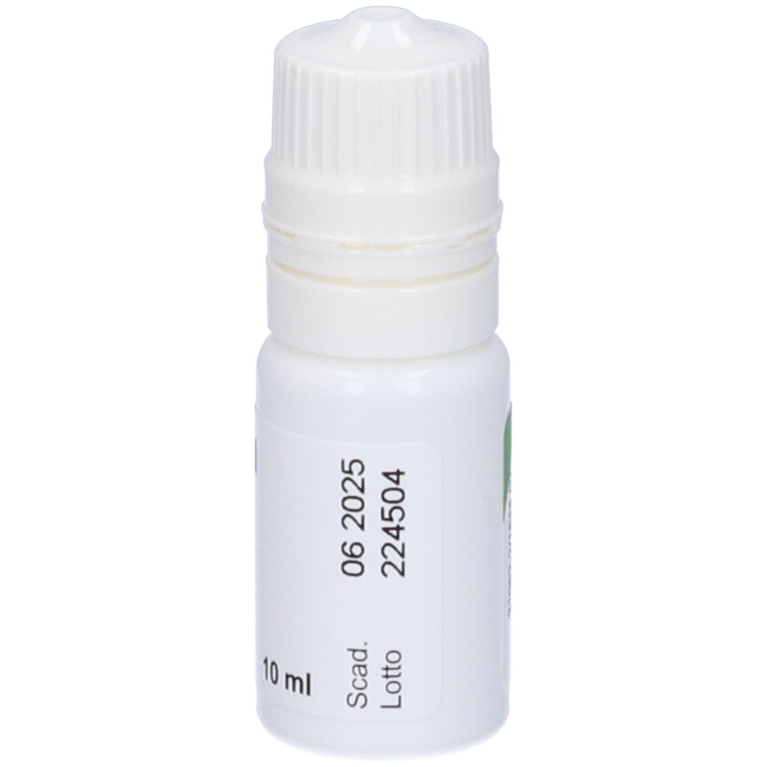 Flacone bianco di collirio con tappo a vite. Scritta: 06 2025, Lotto 224504. Volume: 10 ml.