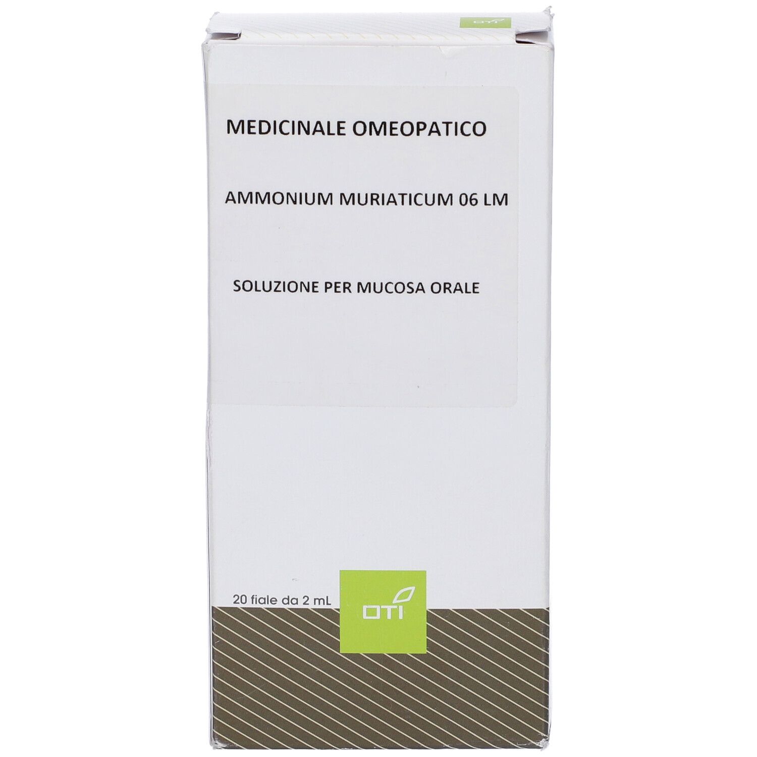 Scatola bianca. Testo: Medicinale Omeopatico, Ammonium Muriaticum 06 LM, Soluzione per mucosa orale. Logo OTI.