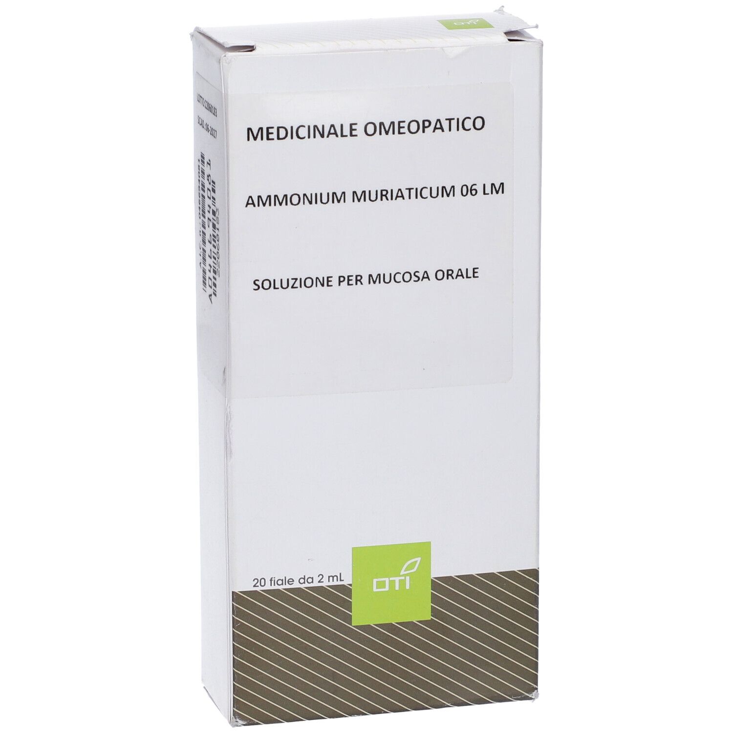 Scatola bianca. Testo: Medicinale Omeopatico, Ammonium Muriaticum 06 LM, Soluzione per mucosa orale. Logo OTI.