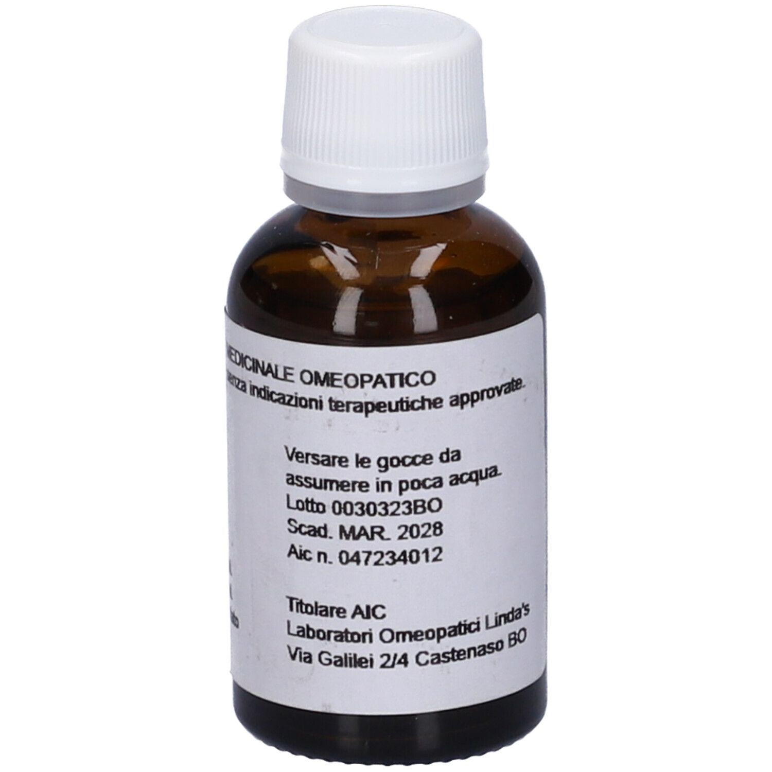 Flacone di vetro marrone con tappo bianco. Etichetta con informazioni sul prodotto. Testo: MEDICO OMEOPATICO.