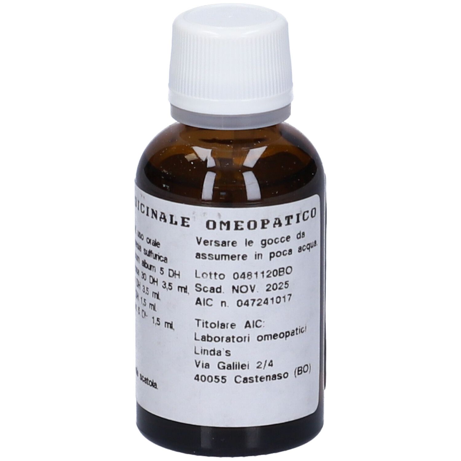 Flacone di vetro marrone con tappo bianco. Etichetta con informazioni sul prodotto. Scritta: OMEOPATICO. Produttore: Linda's.