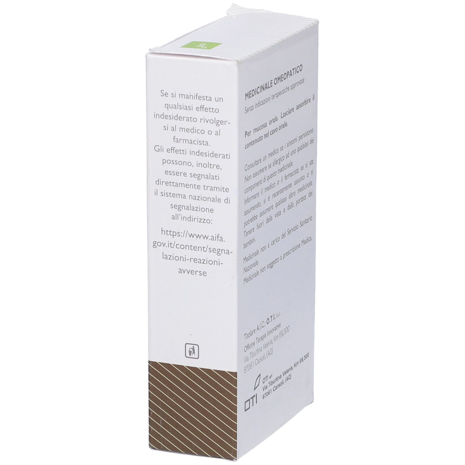 Scatola bianca con testo. Informazioni mediche, indirizzo del produttore. Logo OTI. Vista laterale.