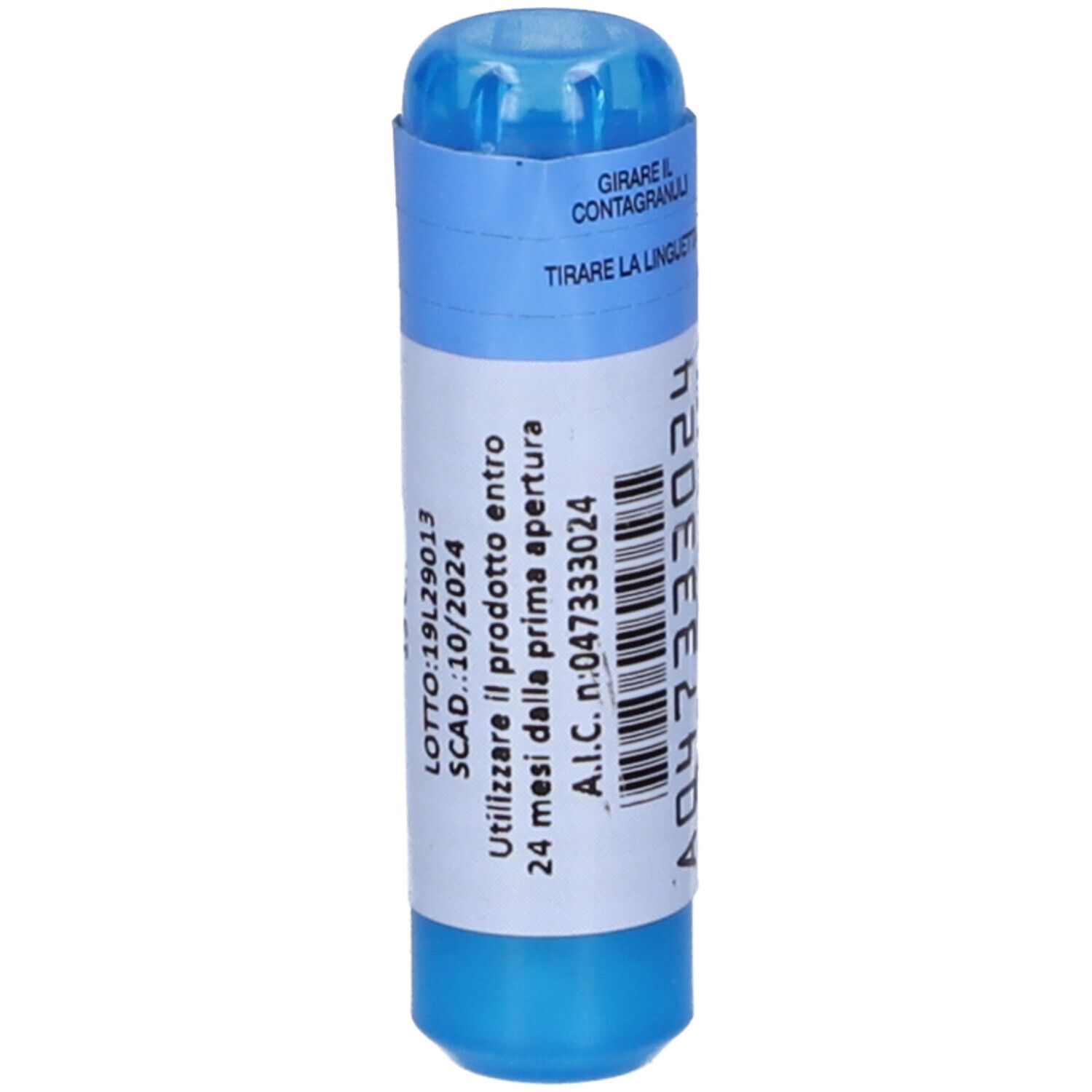 Confezione cilindrica blu e bianca. Numero A.I.C. e data di scadenza. Istruzioni per l'uso dopo l'apertura.