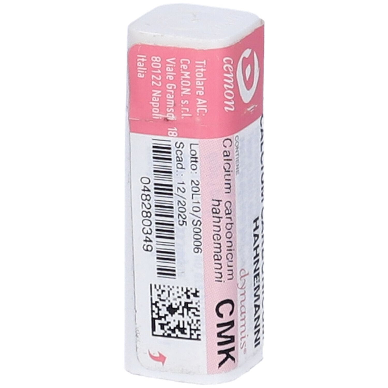 Confezione cilindrica con etichetta rosa e bianca. Scritte: Calcium Carbonicum Hahnemanni CMK, lotto e scadenza.