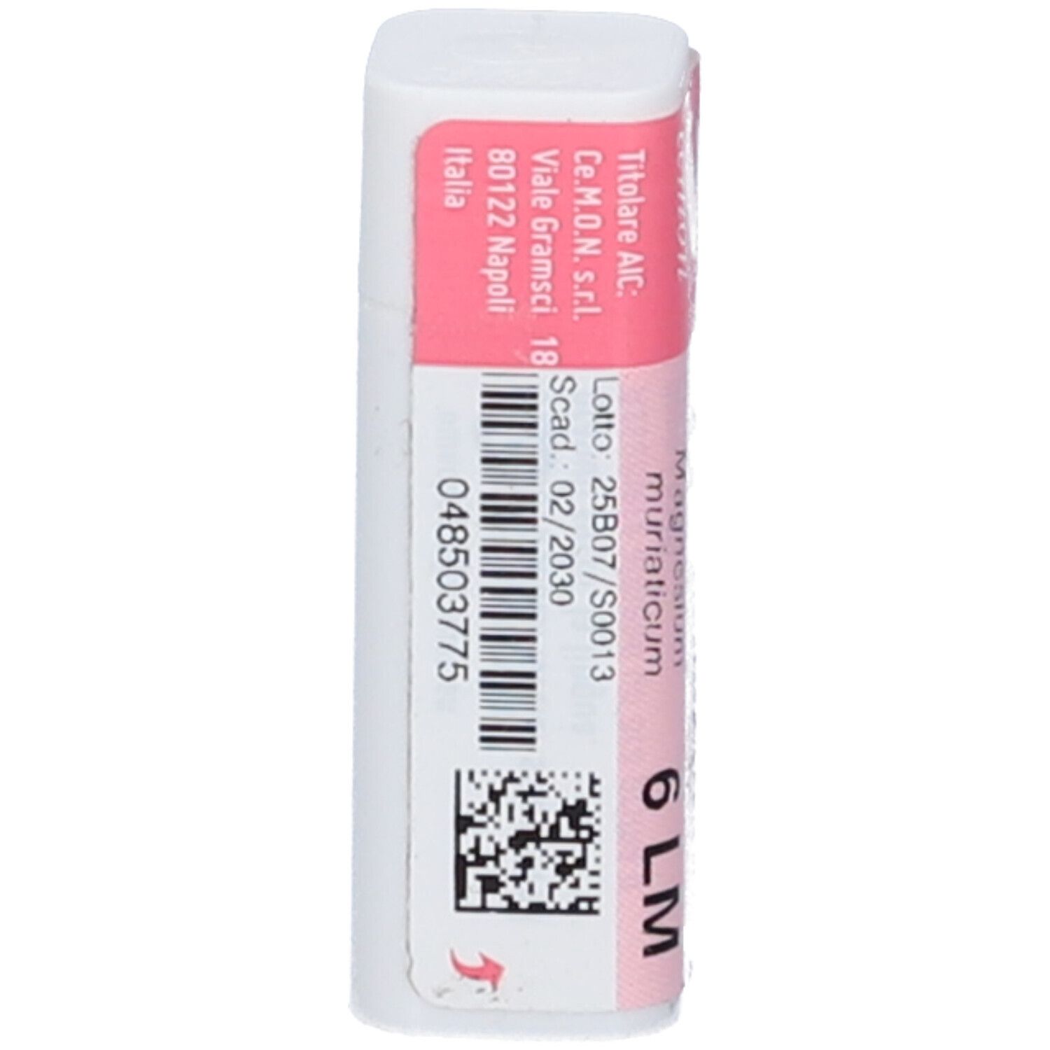 Flacone cilindrico con etichetta rosa e bianca. Codice a barre, numero di lotto, data di scadenza e informazioni del produttore visibili.