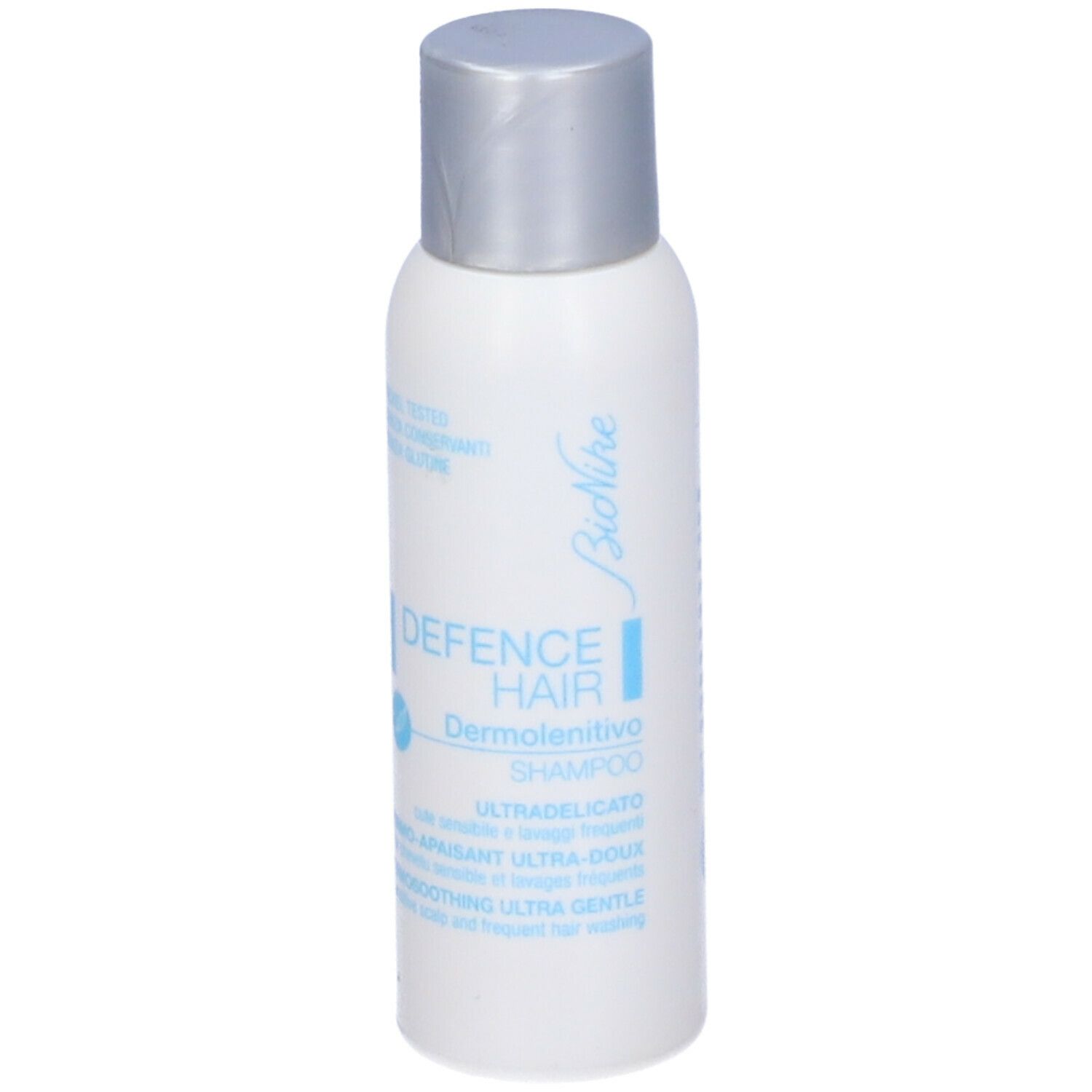 Flacone bianco, tappo argento. Testo: Bionike, Defence Hair, Dermolenitivo Shampoo. Nickel tested.