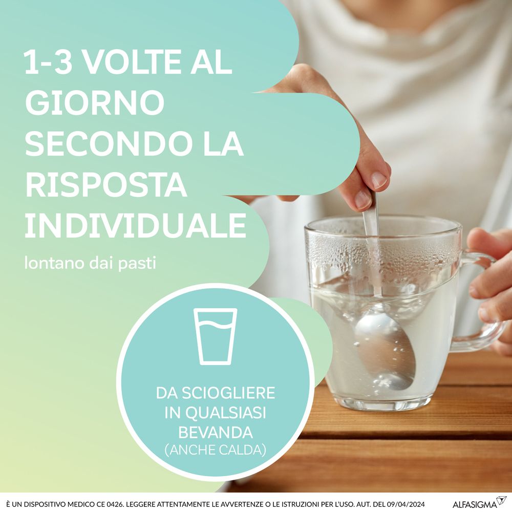 Mani tengono cucchiaio in bicchiere con liquido. Testo: 1-3 volte al giorno secondo la risposta individuale. Da sciogliere in qualsiasi bevanda.