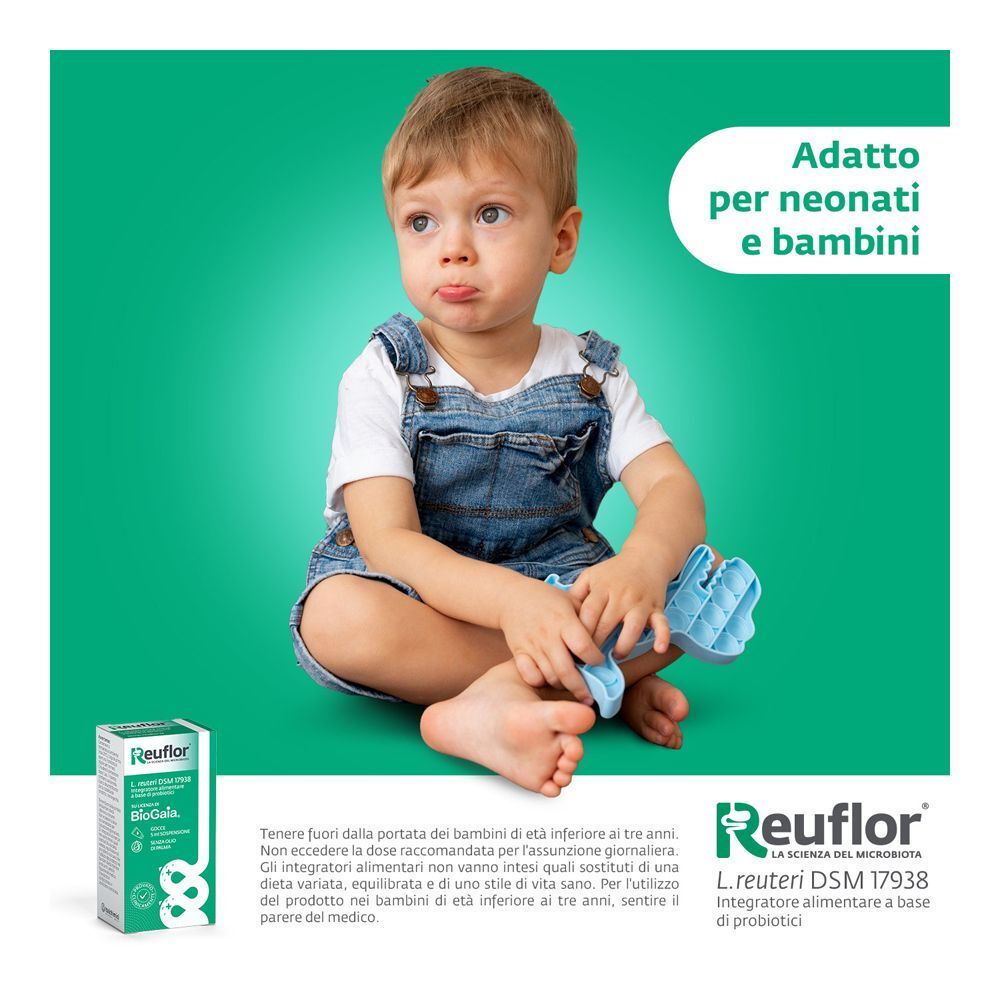 Bambino piccolo seduto con confezione di Reuflor Gocce. Adatto a neonati e bambini.