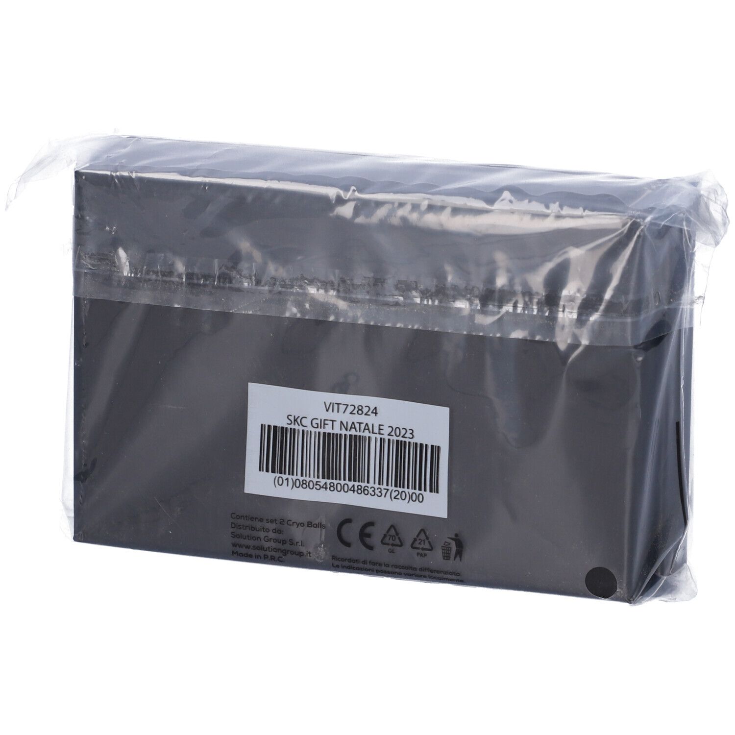 Confezione rettangolare nera in pellicola trasparente. Adesivo con codice a barre e testo.