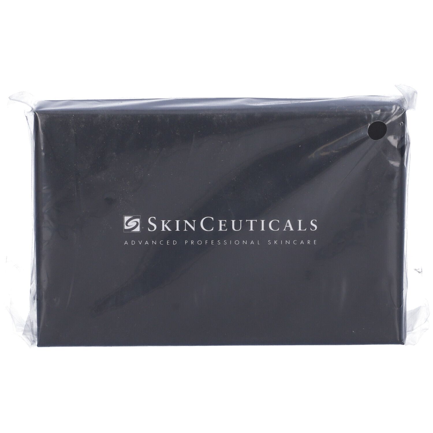 Confezione rettangolare nera in pellicola trasparente. Logo e scritta SkinCeuticals.