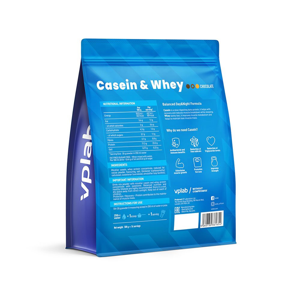Retro della confezione blu Vplab Casein & Whey. Contiene informazioni nutrizionali, ingredienti, istruzioni per l'uso e loghi.