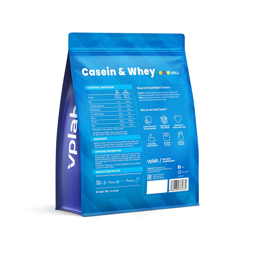 Retro della busta blu Casein & Whey. Logo Vplab. Contiene informazioni nutrizionali, ingredienti e istruzioni. Gusto vaniglia.