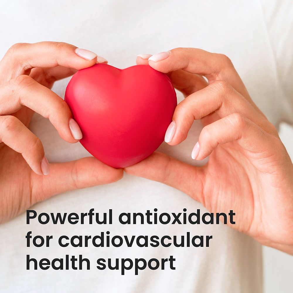 Mani che tengono un cuore rosso. Testo: Potente antiossidante per il supporto della salute cardiovascolare.