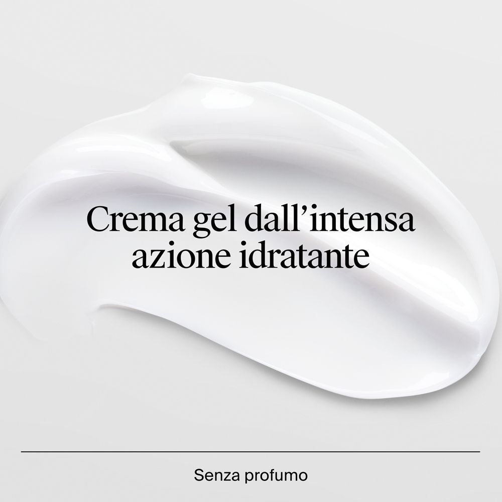 Viso di una donna con pelle idratata e liscia.