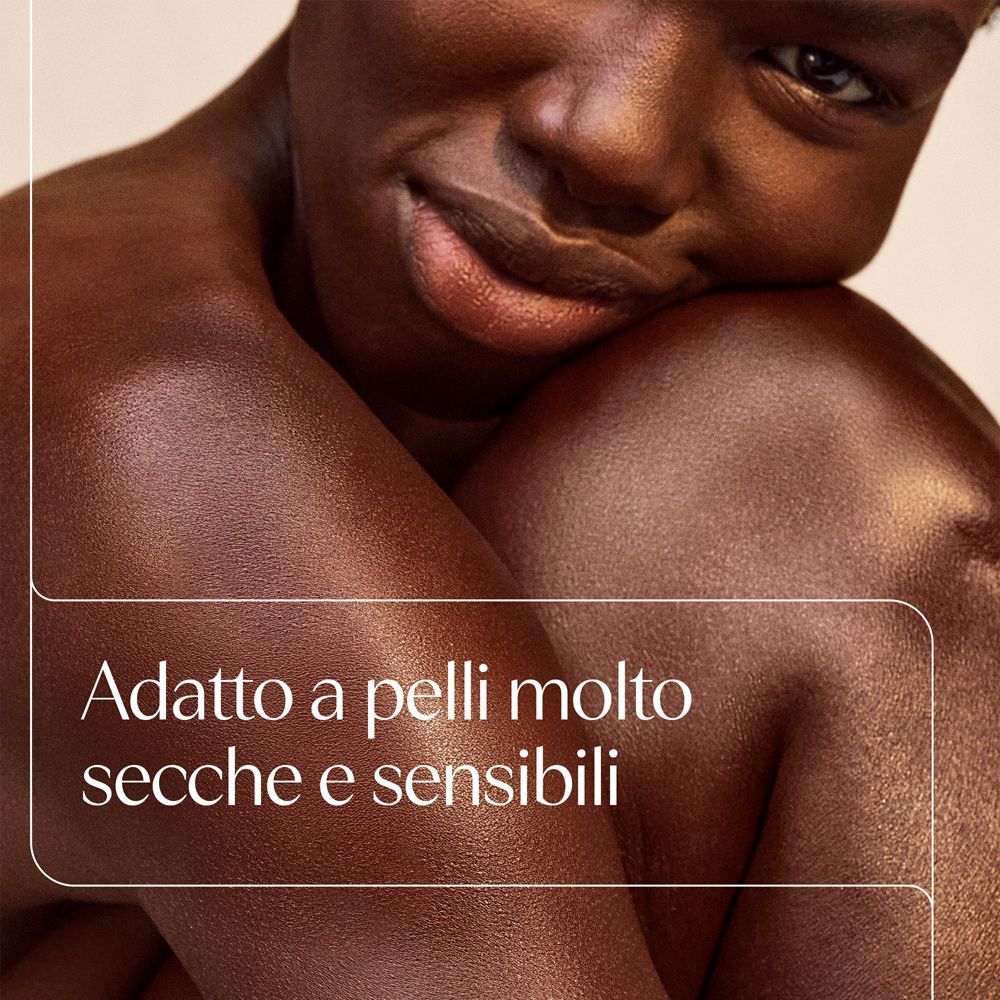 Primo piano sulla pelle di una persona. Aveeno Bagnodoccia Lenitivo è adatto a pelli molto secche e sensibili.
