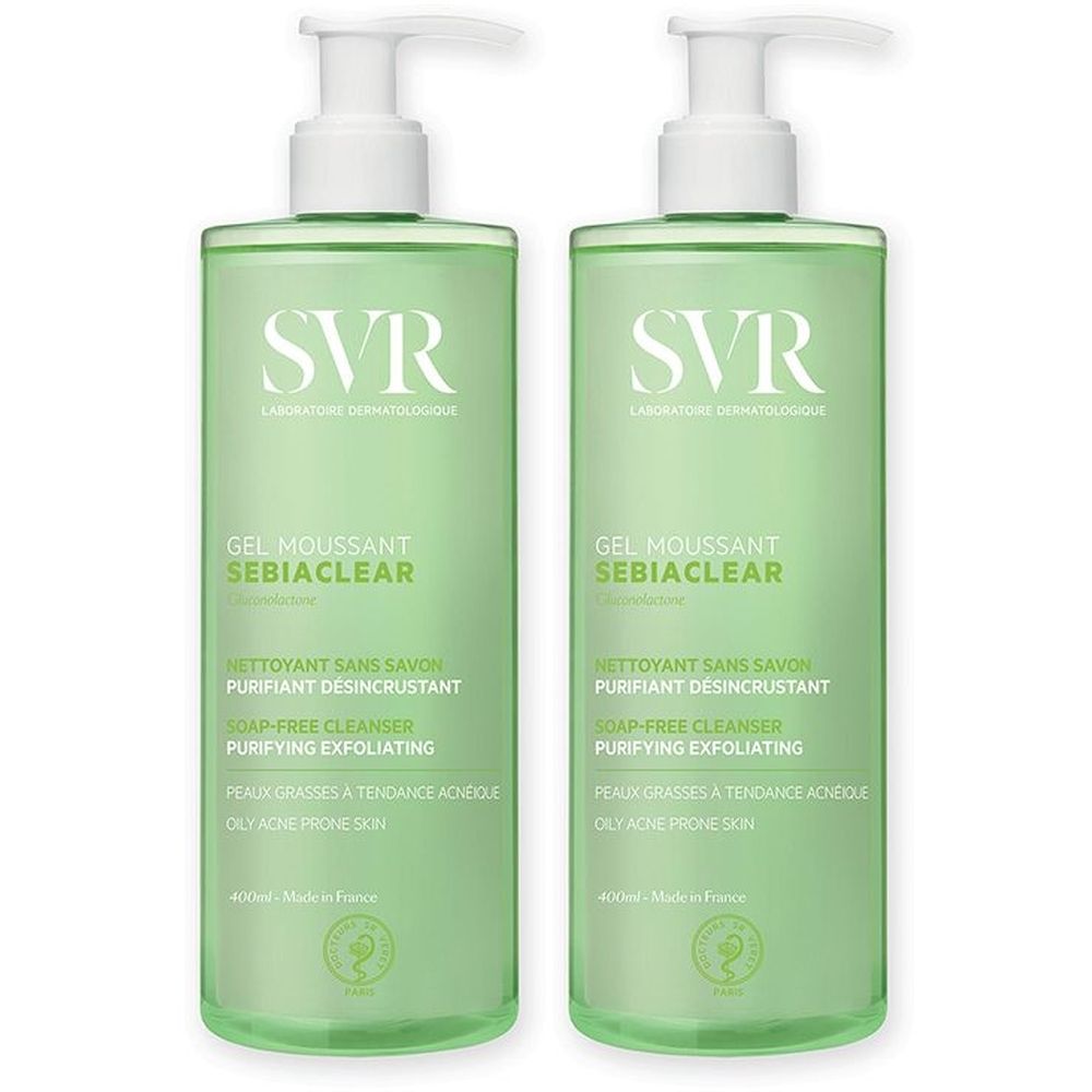 Due flaconi verdi con pompe bianche. Ogni flacone riporta SVR, GEL MOUSSANT SEBIACLEAR e altre righe di testo.