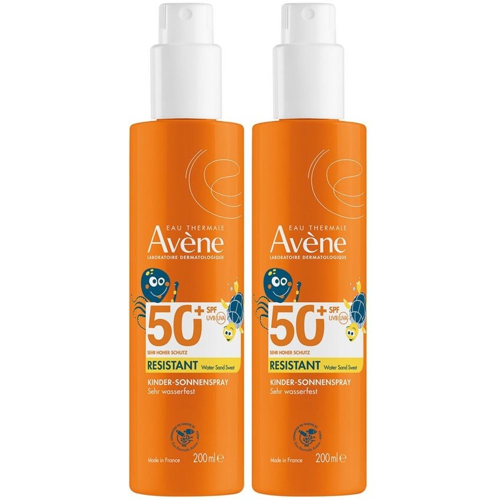 Due flaconi spray arancioni con tappo bianco. Scritta: Eau Thermale Avène, 50+ SPF, Kinder-Sonnenspray. 200ml.