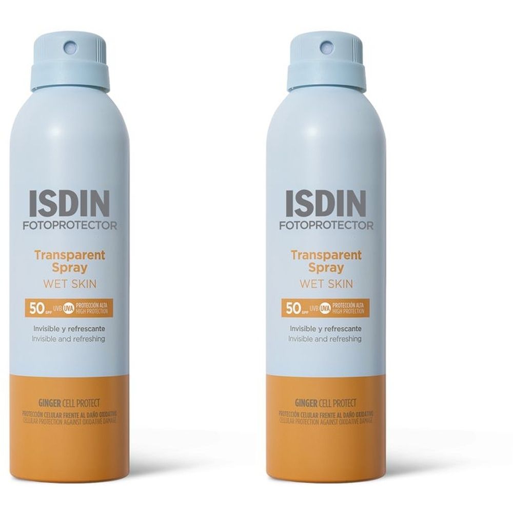Due flaconi spray. Flaconi azzurri con erogatore azzurro e base arancione. Scritta: ISDIN FOTOPROTECTOR Transparent Spray WET SKIN 50.