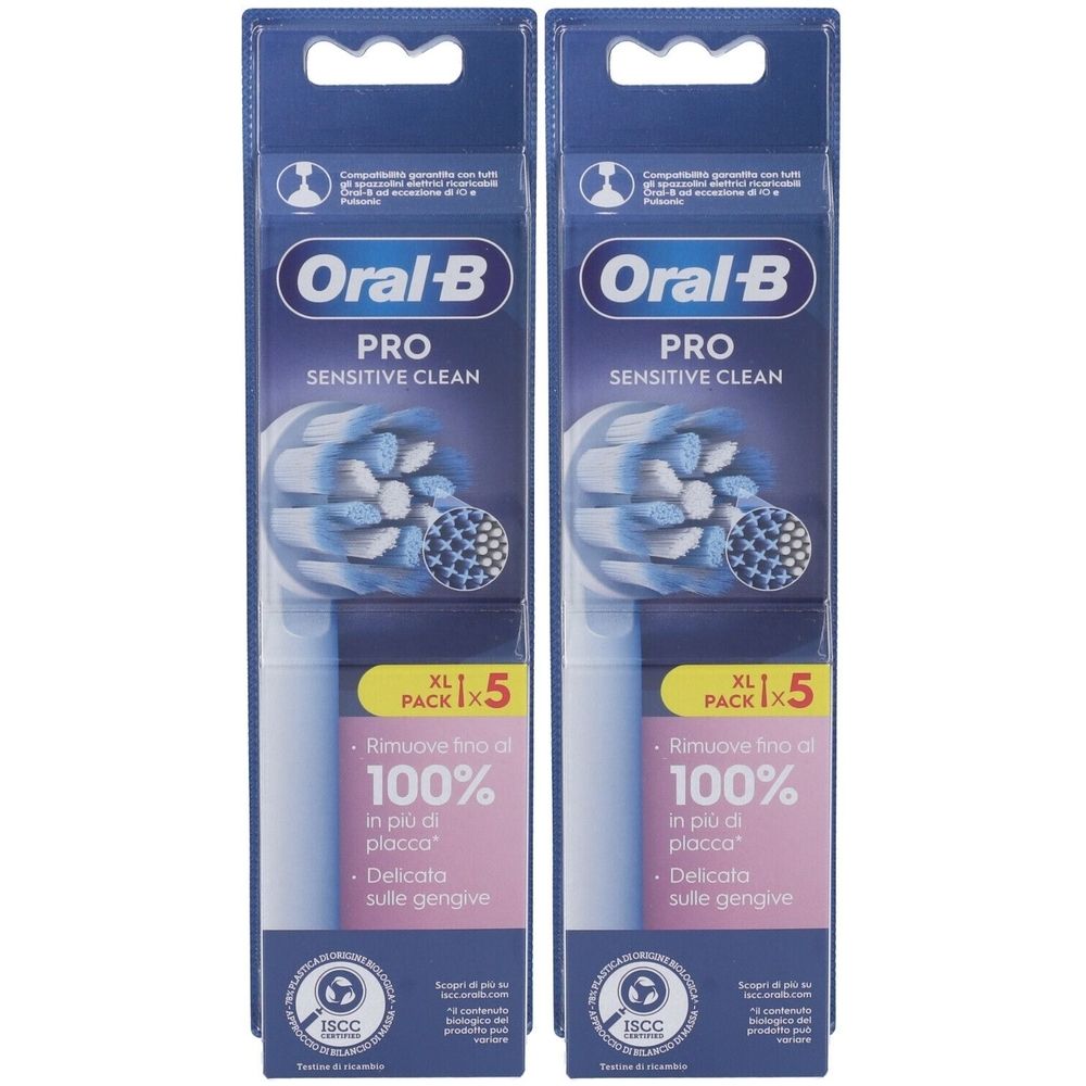Due confezioni di Oral-B Pro Sensitive Clean. Testine blu e bianche. Confezione XL da 5. Testo: Rimuove fino al 100% della placca.