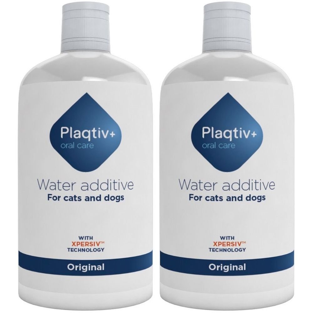 Due bottiglie di Plaqtiv+ Oral Care, additivo per l'acqua per gatti e cani. Rombo blu con logo. Testo: Water additive, Original, XPERSIV Technology.