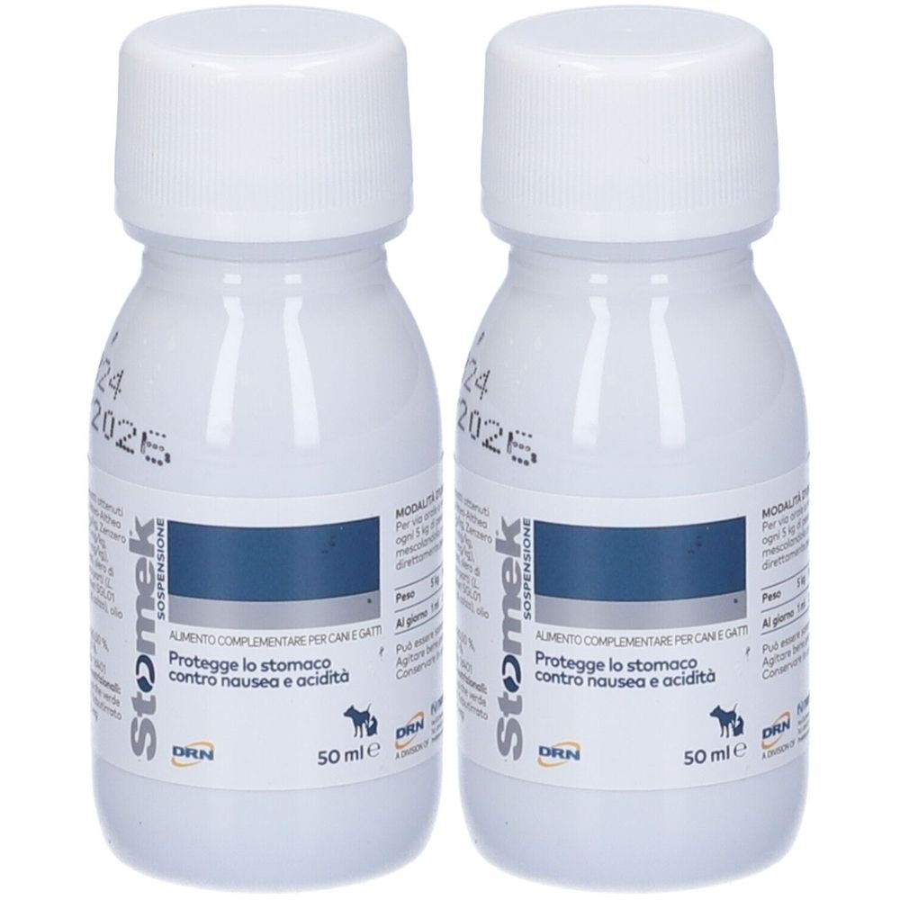 Due flaconi bianchi con tappi bianchi. Scritta: Stomek Sospensione, protegge lo stomaco. 50 ml. Scadenza 2024/2025.