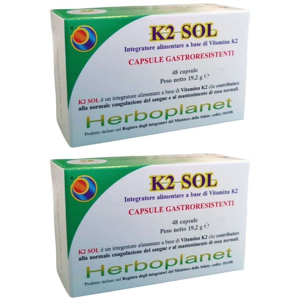 Due confezioni di integratore K2 SOL. Scritta: CAPSULE GASTRORESISTENTI, 48 capsule. Marchio: Herboplanet.