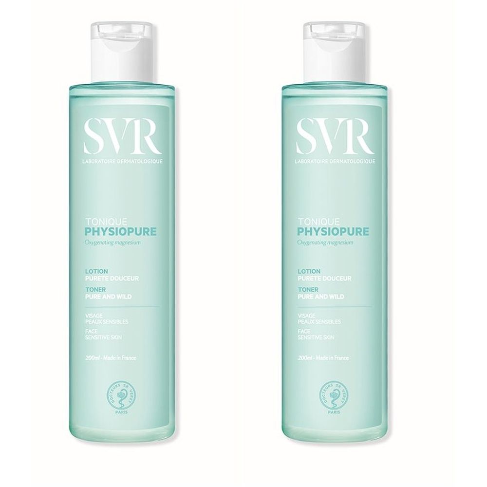 Due flaconi di lozione verde chiaro con tappo bianco. Scritta: SVR, PHYSIOPURE, Lotion, Toner. Made in France.