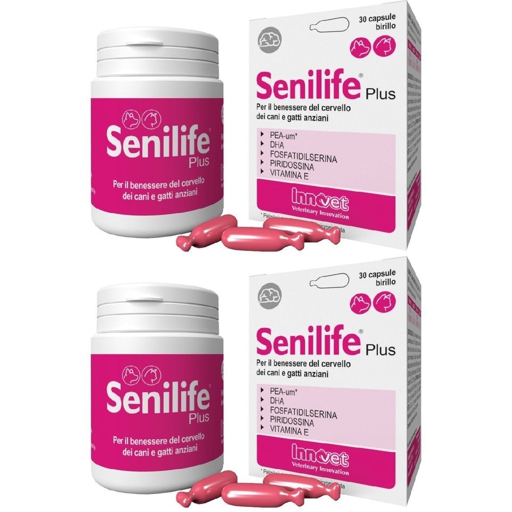 Due flaconi e due scatole di Senilife Plus. Capsule rosa accanto.