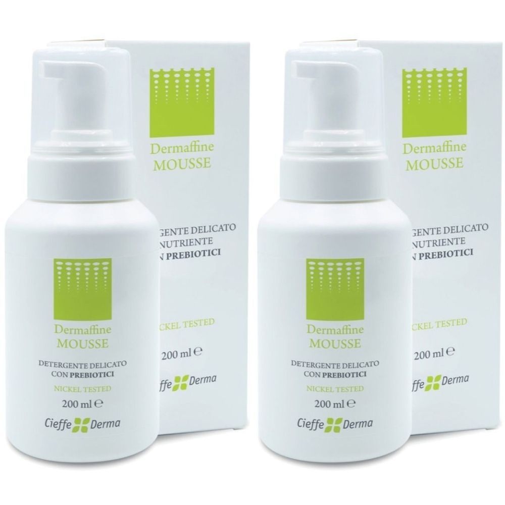 Due flaconi bianchi con pompa e scatole. Scritta: Dermaffine Mousse, Detergente Delicato, 200 ml, Cieffe Derma.